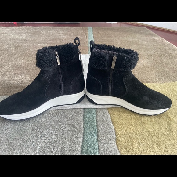 Aquatalia bev waterproof suede bootie( brand new) - Picture 2 of 9